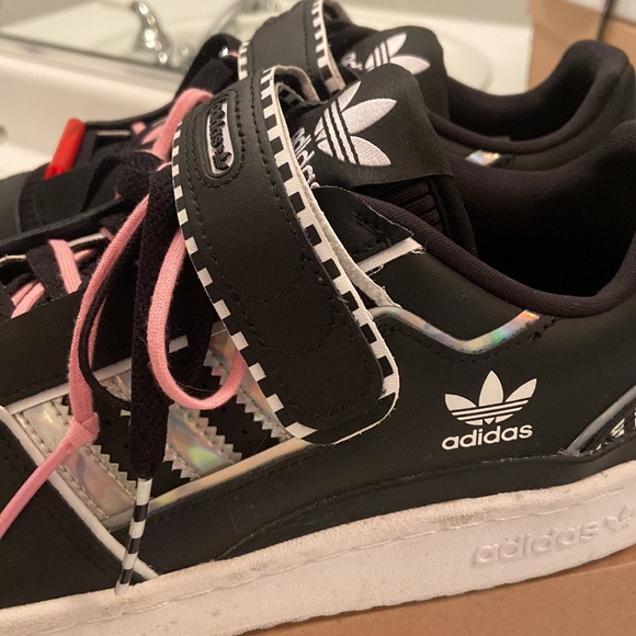 Adidas special edition Ladies size 9 1/2 - Picture 3 of 9